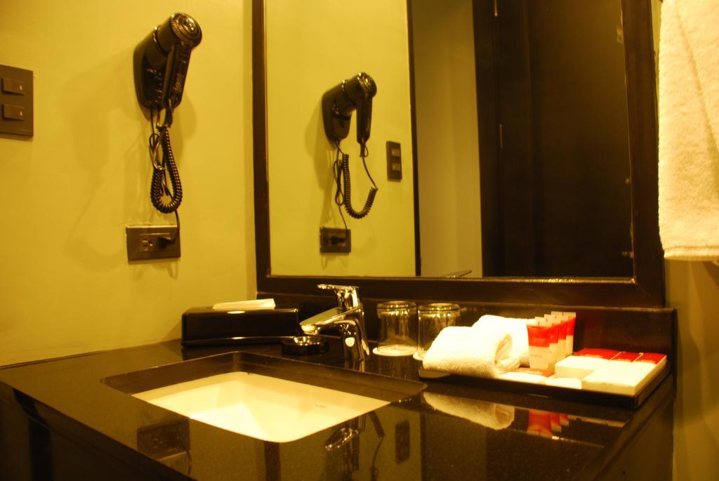 Amelie Hotel Manille Extérieur photo